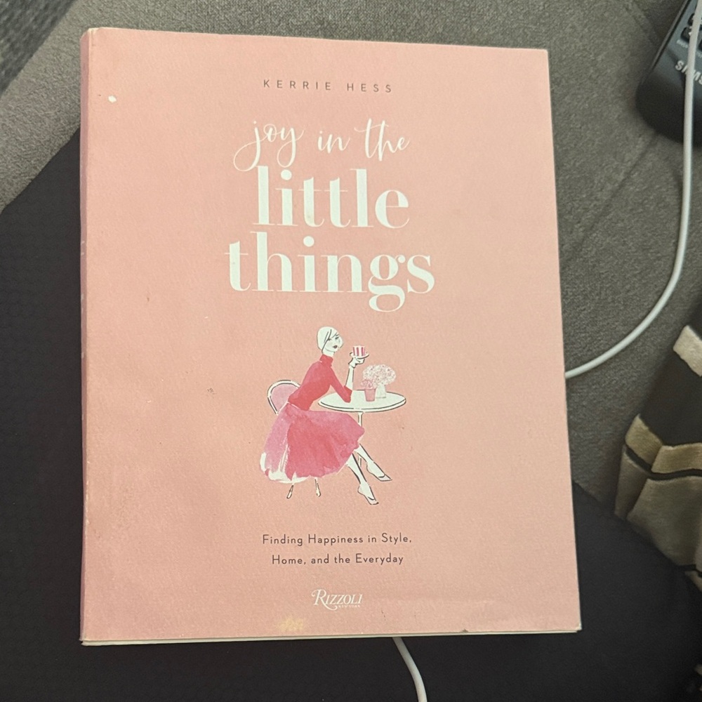 Rizzoli Joy in the Little Things - Pink Illustrated Book